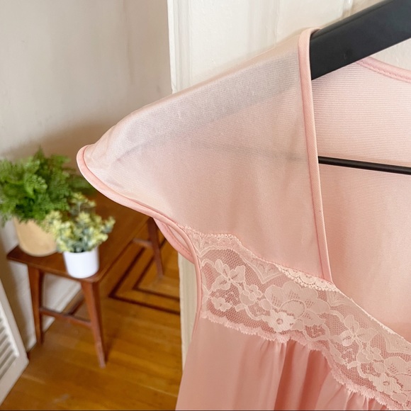 Vintage Lace and Bow Night Dress - Picture 10 of 16